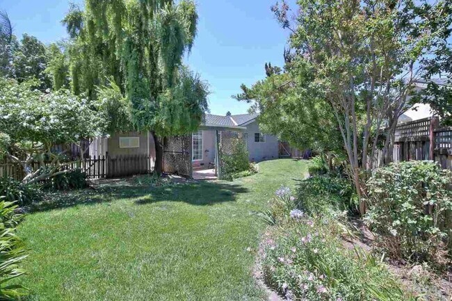 Building Photo - 4854 Humber Pl
