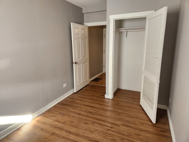 Building Photo - 106 W Comanche Ave