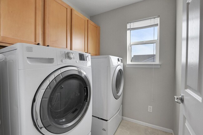 Building Photo - Central Park HOUSE for rent! 2 BLOCKS TO STANLEY MARKETPLACE