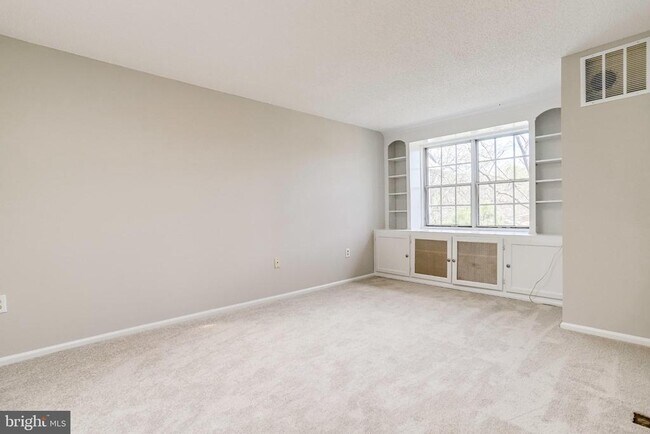 Building Photo - 7758 New Providence Dr