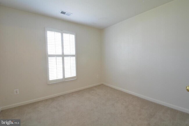 Building Photo - 5080 Grimm Dr