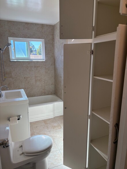 Bathroom - 5141 Dailey Ct