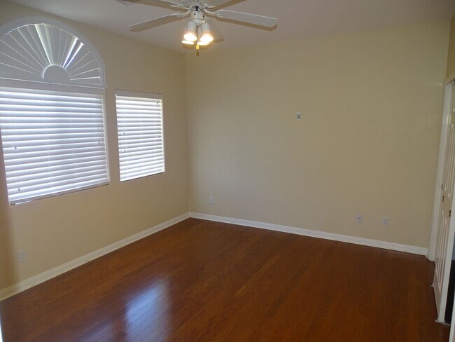 Building Photo - 5 BED Summerlin home w/ 1ST FLOOR BED AND 3/4 BATH