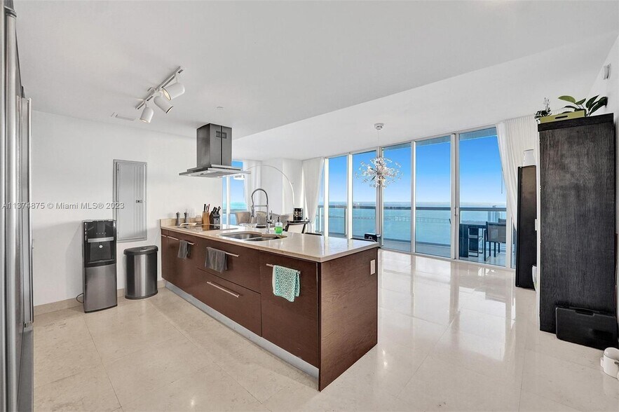 Building Photo - 495 Brickell