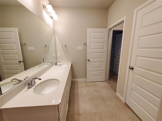 Building Photo - 1526 Beach Oak Dr
