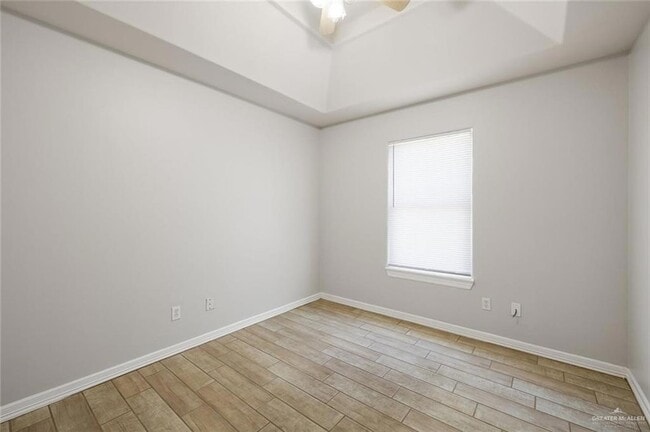 Building Photo - 1521 W McIntyre St