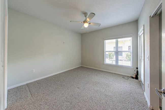 Building Photo - 1868 S Dovetail Dr