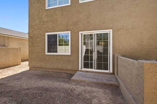 Building Photo - 45 N Phyllis
