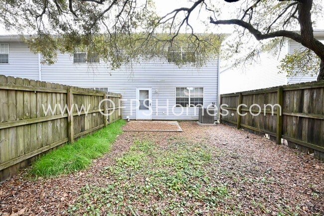 Building Photo - 214 Tooke St