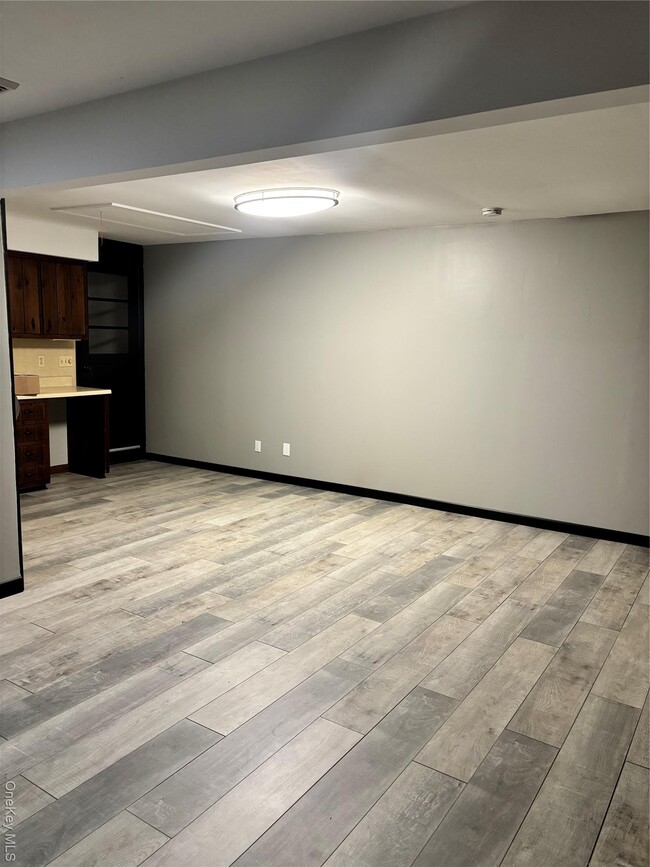 Building Photo - 2 Spencer Ave