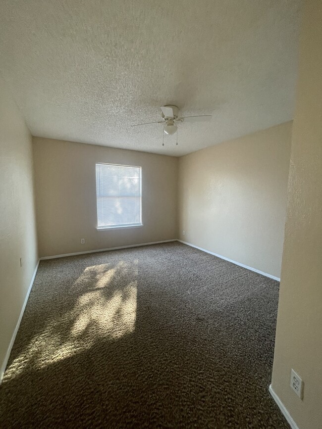 Building Photo - 13928 Pete La Rue Cir