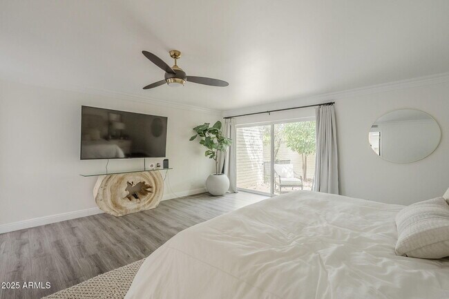 Building Photo - 7322 E Sierra Vista Dr