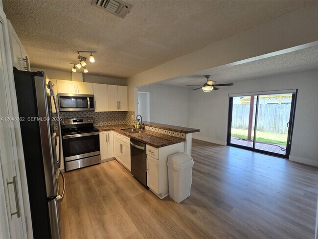 Building Photo - 740 SW 99th Ct Cir