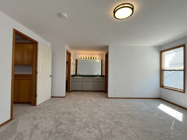 Building Photo - Spacious 4-Bedroom, 2.5-Bathroom Home with...