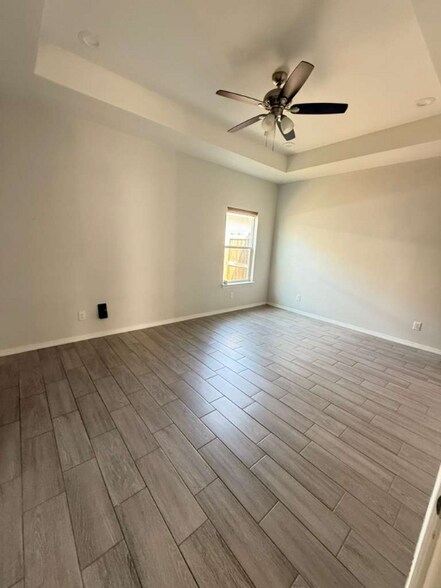 Building Photo - 1307 W Heritage Dr