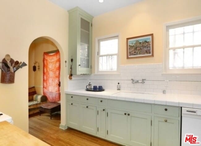 Building Photo - 1122 S Hayworth Ave