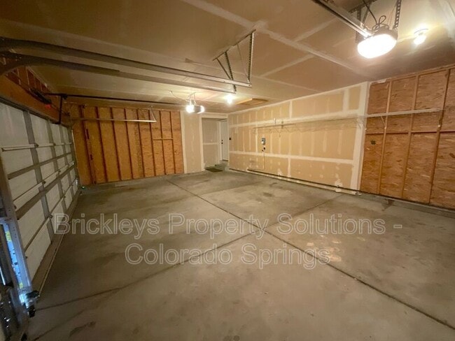 Building Photo - 6112 Chivalry Dr