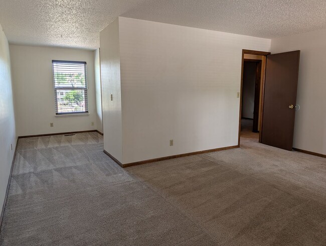 Building Photo - 3028 Deliverance Dr