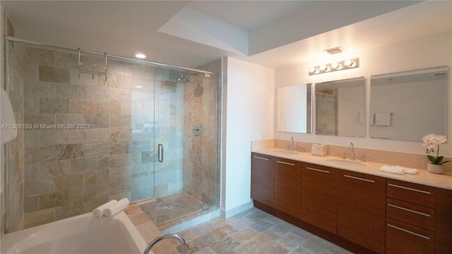 Building Photo - 2641 N Flamingo Rd