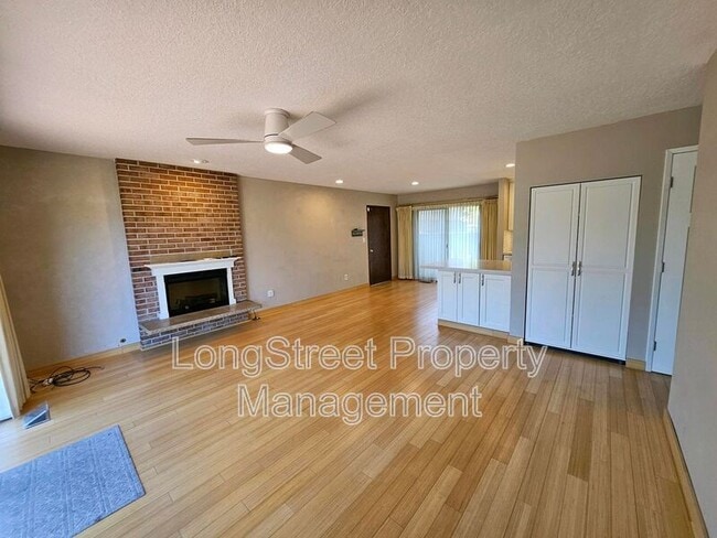 Building Photo - 12612 NE Prescott Dr