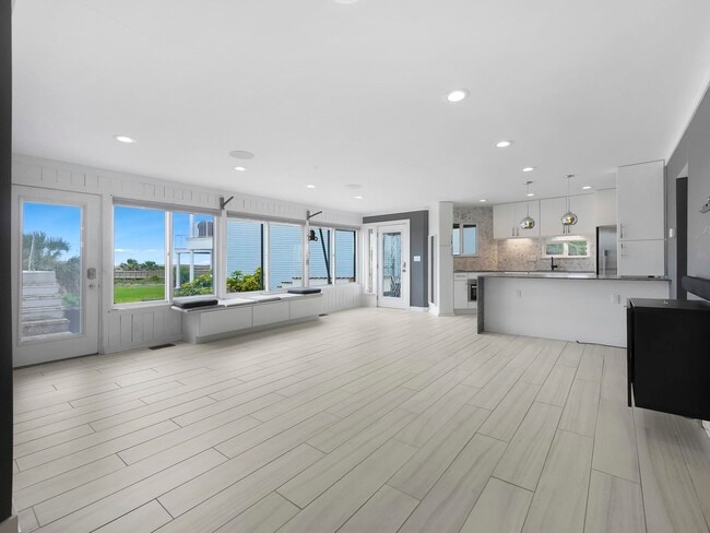 Building Photo - 5084 Atlantic View