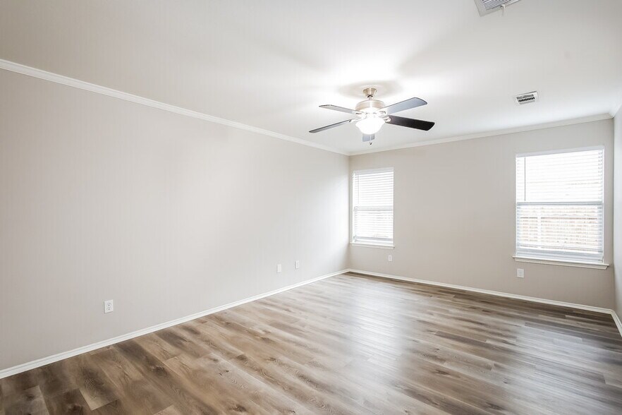 Building Photo - 817 Mackenzi Dr