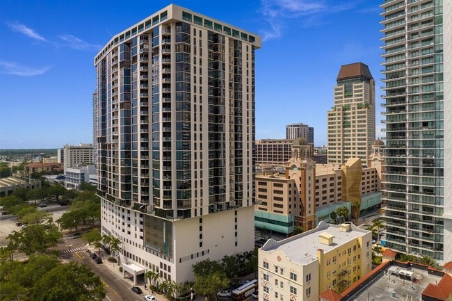 Building Photo - 1 Beach Dr SE