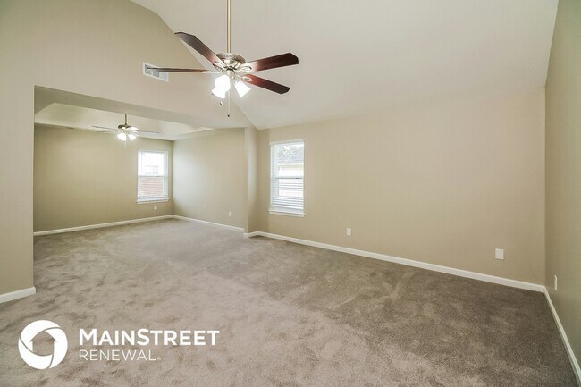 Building Photo - 561 Vaughan Dr