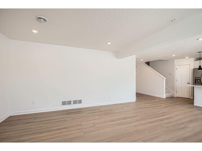 Building Photo - 1082 Jubert Dr