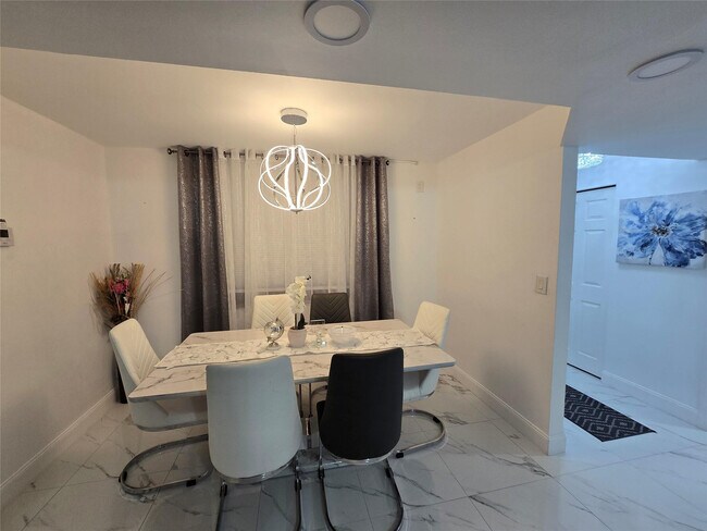 Building Photo - 3400 Blue Lake Dr