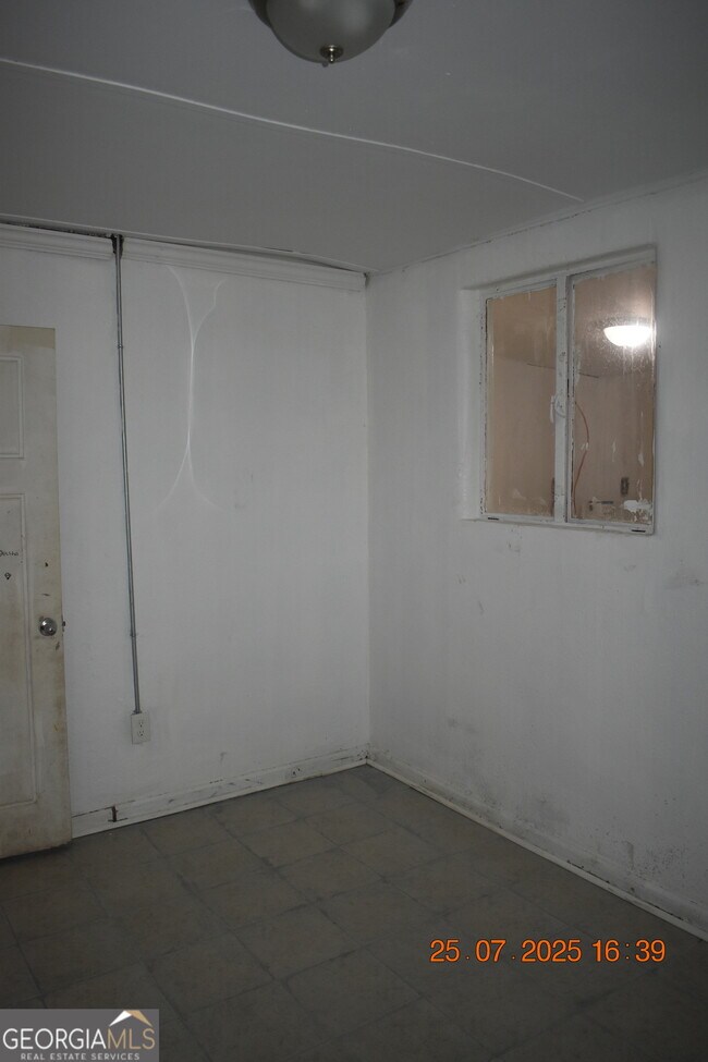 Building Photo - 1083 Nassau Pl