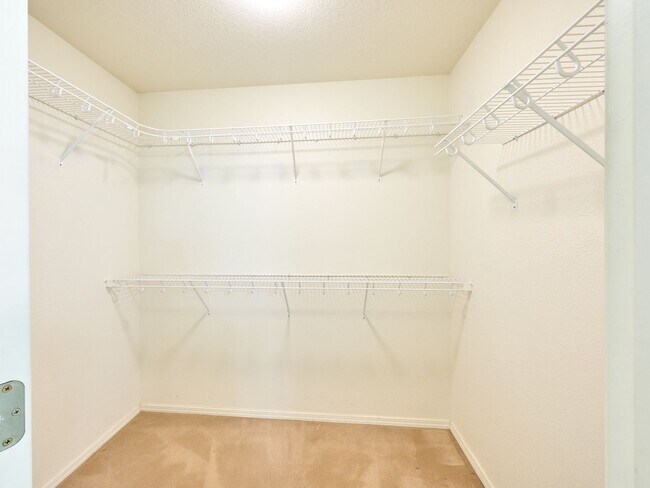 Building Photo - 643 Meadowbrook Ln