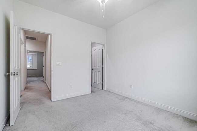 Building Photo - 6704 S Mariposa Ln
