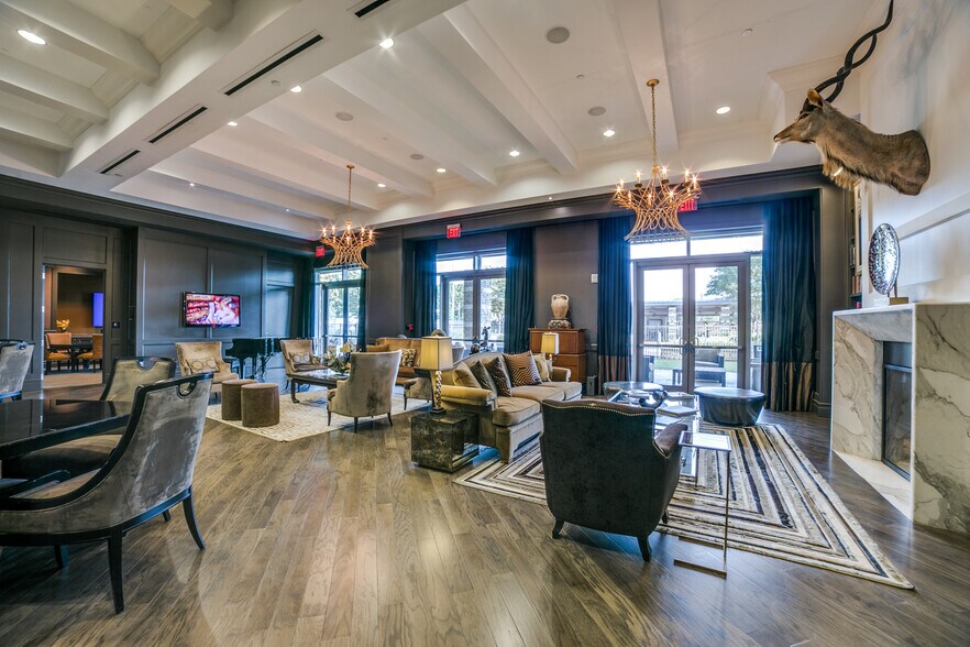 Common Area - Great Room - 4242 Broadway