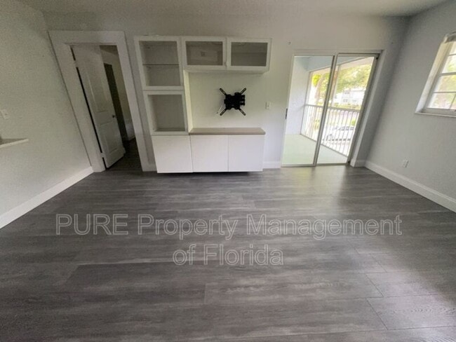 Building Photo - 454 Fairways Cir