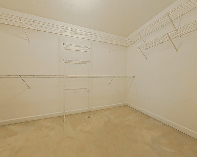 Building Photo - 615 Ventana Dr