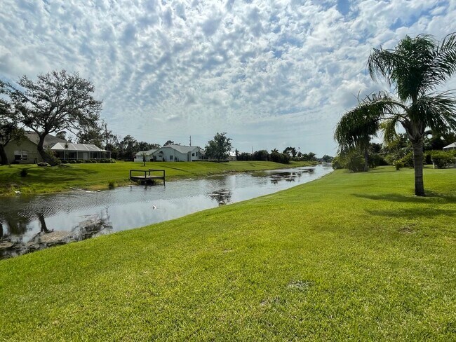 Building Photo - Beautiful and Spacious Rotonda West POOL home.