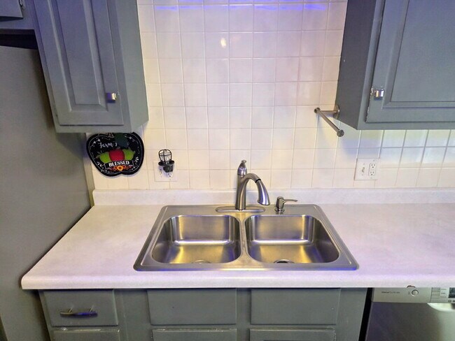 Building Photo - 320 34th St