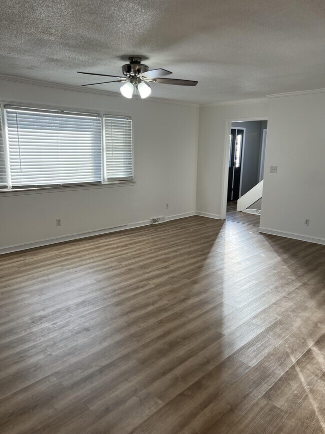 Building Photo - 503 Aspen Way