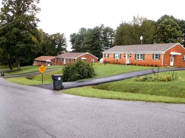 Building Photo - 802 Jeter St