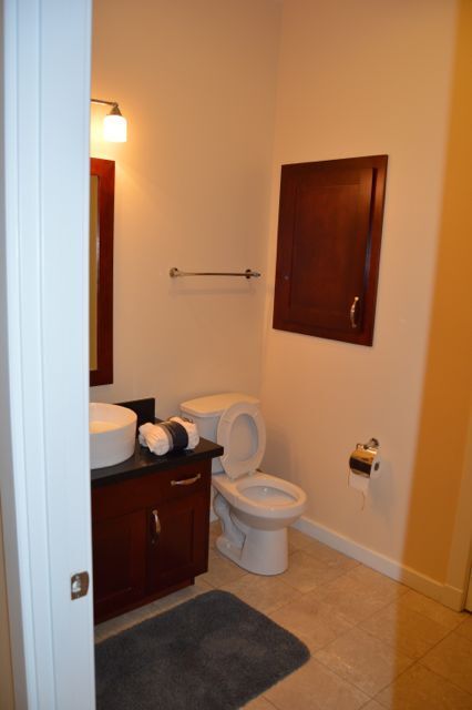 Building Photo - Panorama Towers / Villa Style Condo on two...