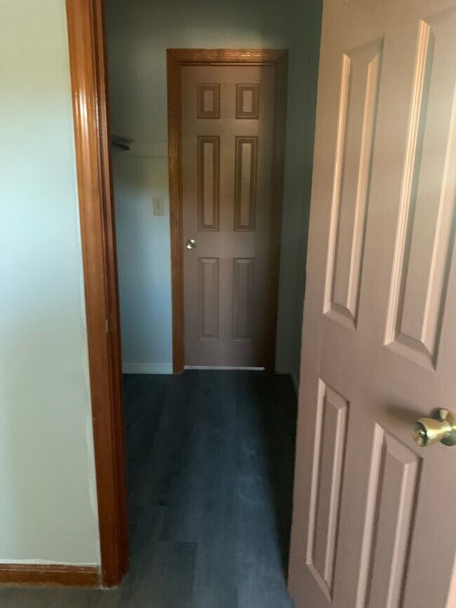 Building Photo - 3 Bedroom / 1.5 Bath One level Home  Gray TN 37615
