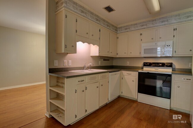 Building Photo - 409 Nichols Ave