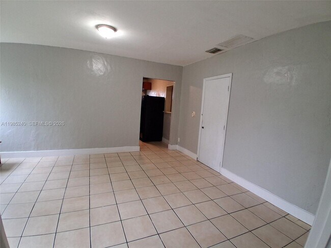 Building Photo - 880 NW 129th St