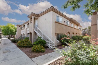 Building Photo - Three bedroom unit on the 2nd floor of gated SE community with pool/spa