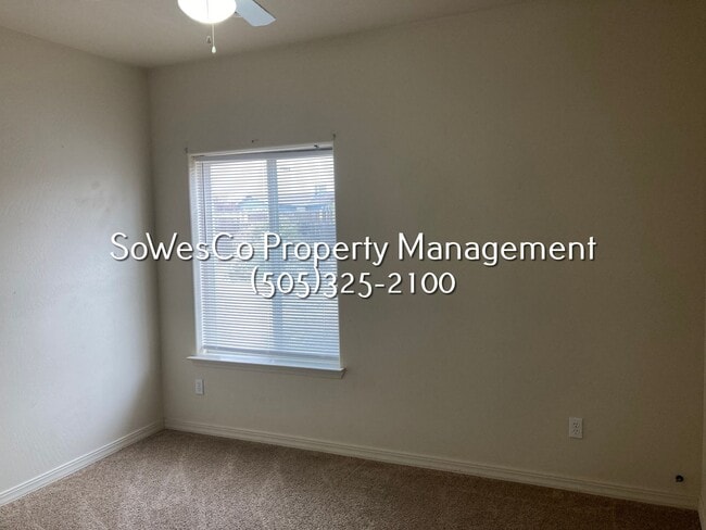 Building Photo - 3 Bedroom 2 Bath - three story home with Garage