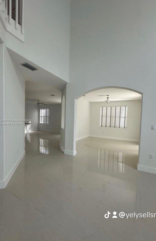 Building Photo - 16314 SW 61st Ln