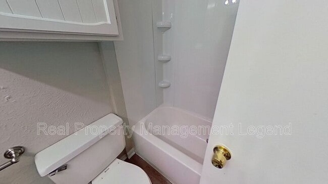 Building Photo - 2902 S Fielder Rd