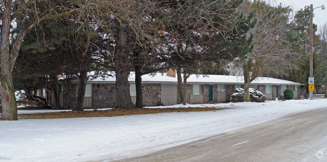 Primary Photo - Magnolia Apartments
