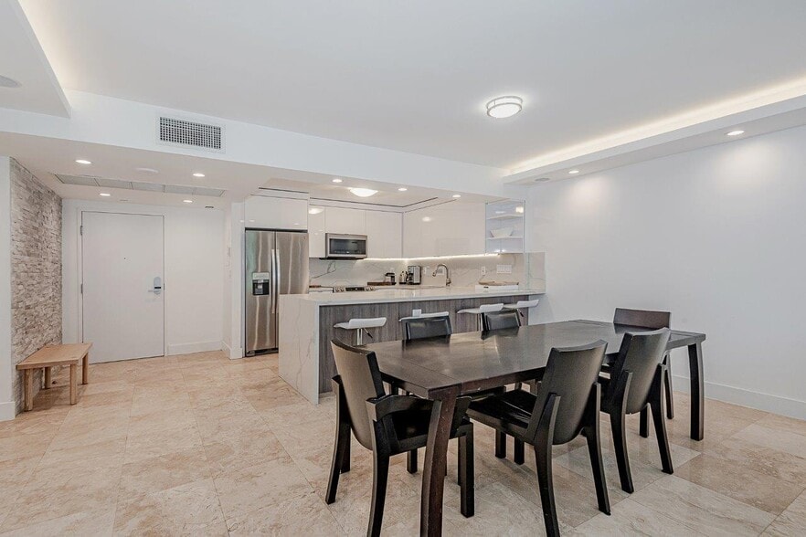 Building Photo - 2301 Collins Ave